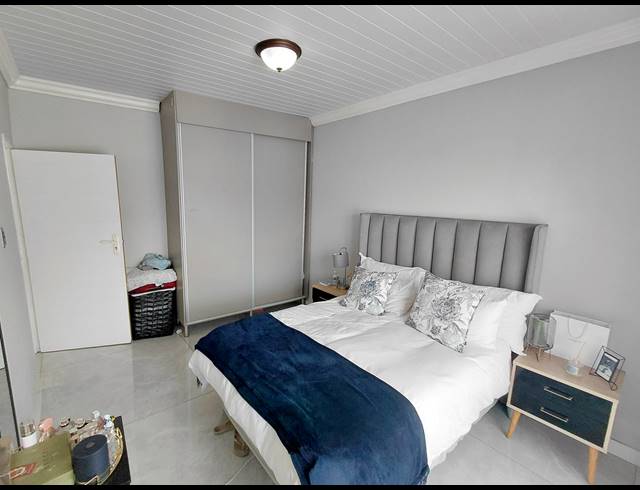 5 BEDROOM FREESTANDING FOR SALE IN FLORA PARK